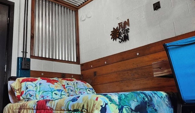 Horse Stall Suite 11 Blackzahag w Breakfast!