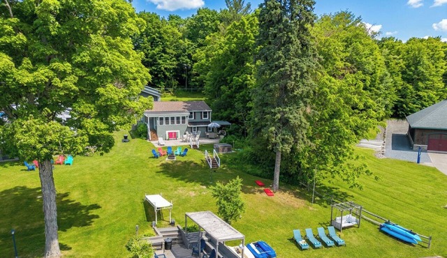 Hot Tub Cottage · Welcome Wine · 5 min Colgate