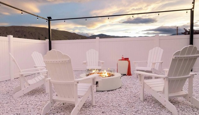 HotTub-Fire Pit-Outdoor Dining-EV Charger