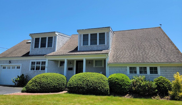 Hyannis Harbor Front 3br, 3-1/2 ba with sandy beach.