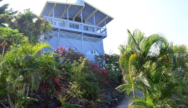 Idyllic Getaway with Ocean Views in Captain Cook, Hawaii