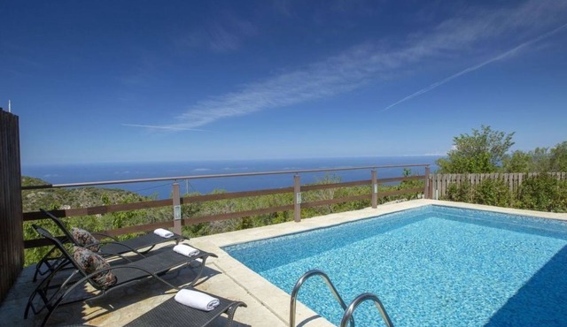 in Apollonii mit privatem Pool und spektakulärer Aussicht by Interhome