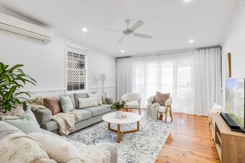 Jacaranda Cottage - Charming, Central & Family Friendly