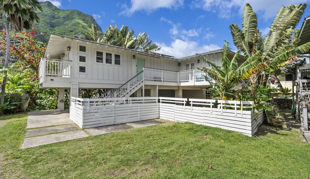 Ka'a'awa Hale by Gather: Home Near Beach & Kualoa Ranch w/Lanais & Ocean View