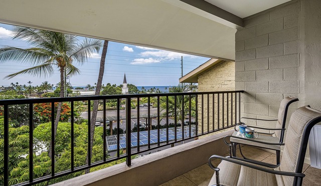 Kalanikai 306: Cozy Oceanview Unit w/AC & Shared Pool in the heart of Kona Town