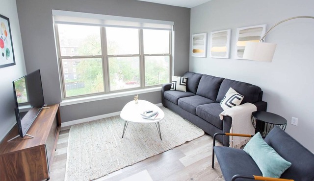 Kasa | Cozy 2BD + Pool | Forest Park