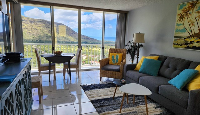 King size Bed, 1BR condo, Makaha Valley, with Mtn and Ocean views