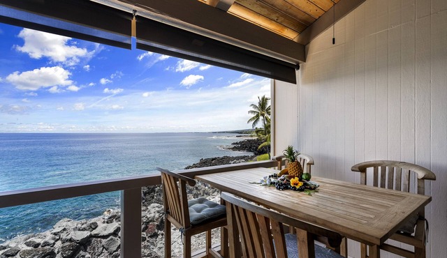KKSR5303 DIRECT OCEANFRONT, TOP FLOOR W/LOFT, REMODELED, AIR CONDITIONING!