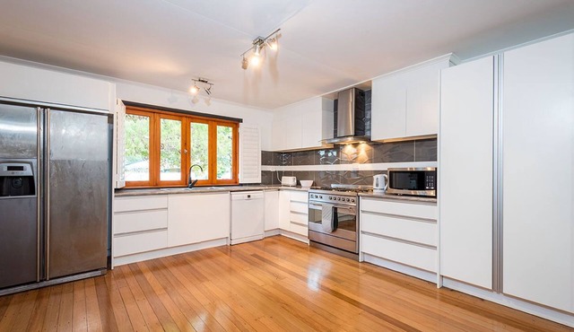 Koala Park Beach House 350m from Tallebudgera Creek - Pet Friendly
