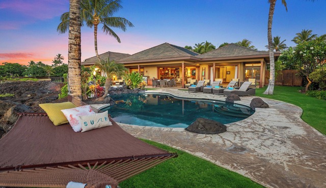 Kolea Family Retreat - Heated Pool, Outdoor Kitchen, Steps to Ocean!