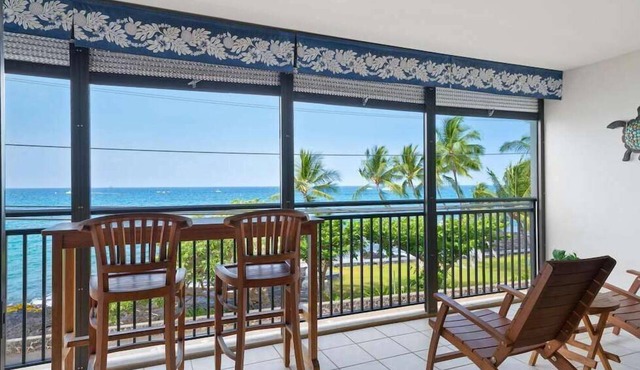 Kona Alii Oceanview Pool Shops & Restaurants