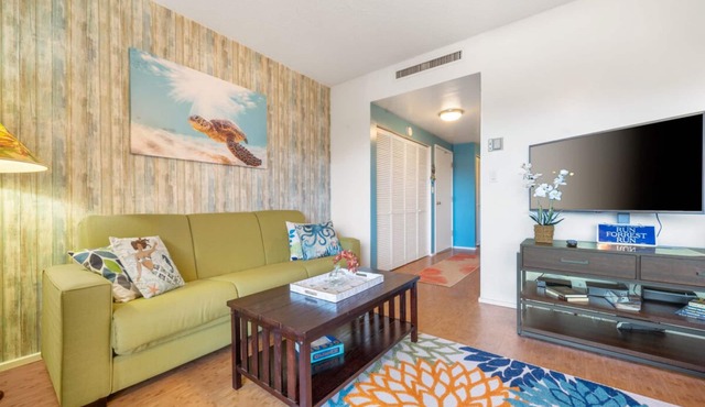 Kona Plaza#217 Amazing Location. In Heart of Kona town. Ac & Elevators!