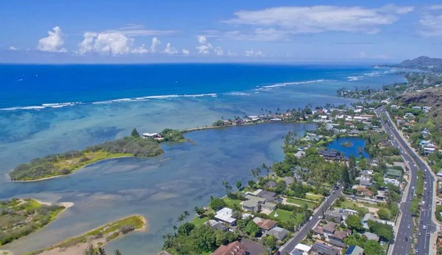 Kuliouou Cottage - Pet Friendly - 5 min from the beach!