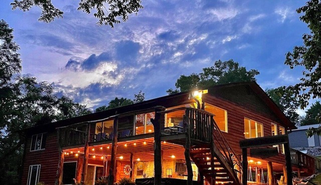 Lakefront, Baltic jacuzzi, 6bdrm, 3 fire pits, kayaks, 24’outdoor Bar!sxs trails