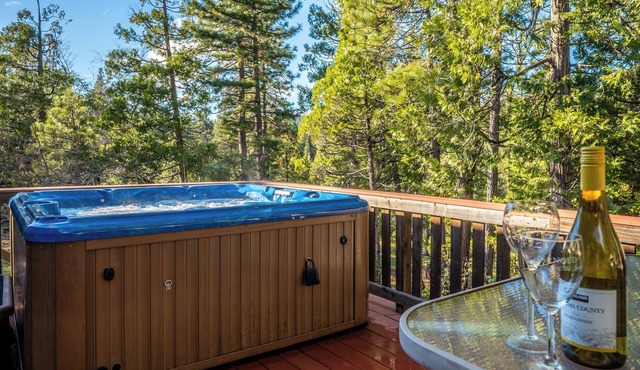 Lakemont Escape! | Hot Tub + Lake Privileges
