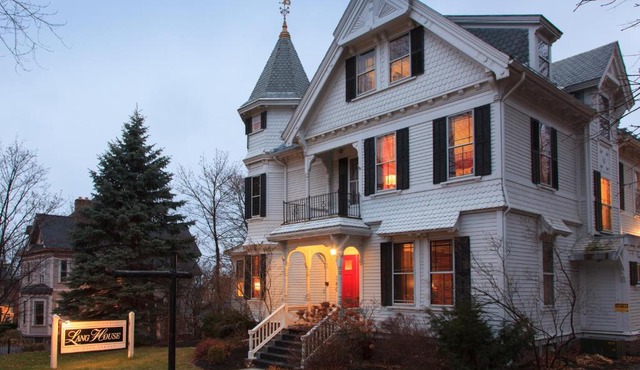Lang House on Main Street Bed & Breakfast