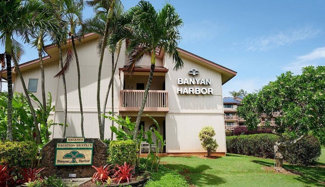 LAST MINUTE DEAL! 2BR in Lihue, minutes from the beach. Perfect for families!