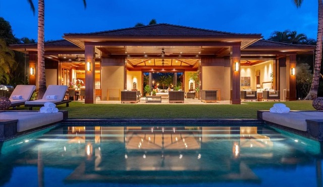 Laueki 5 – Ocean View Estate | Onsite Staff & Daily Housekeeping