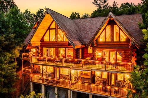 LeConte View - Lodge -Theater- June Deals-Views-GameRm-FirePit-HotTub