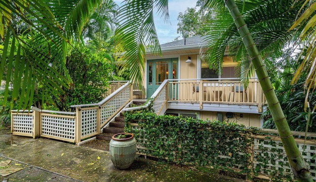 Little Yellow Cottage: Steps to Lanikai Beach