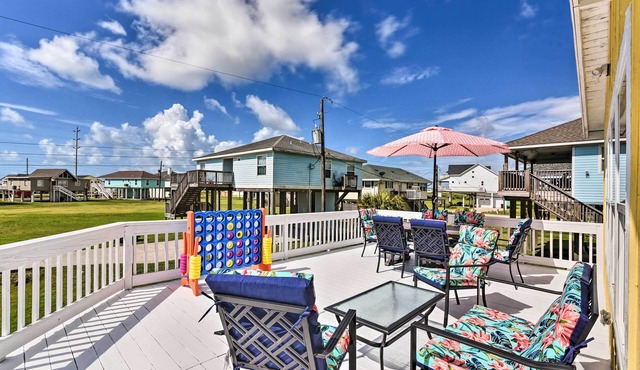Lively Galveston Home w/Deck & Beach Views!