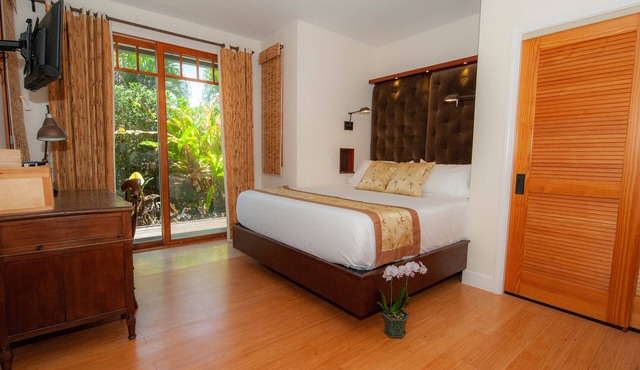 Love Nest - Luxury Studio in tropical gardens with koi ponds, waterfalls
