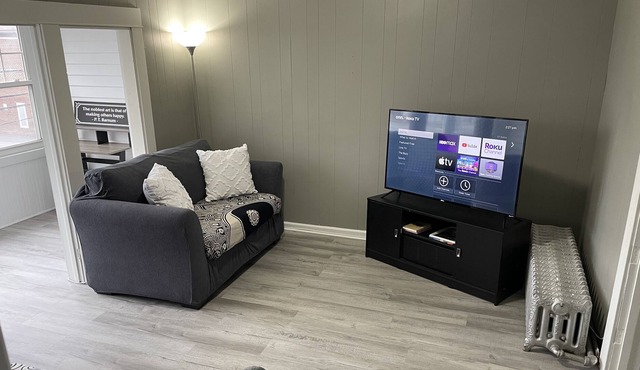 Lovely 3 BD Rental Unit With Free Parking