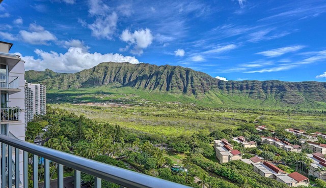 Lush Condo w/Community Pool, 1 Mi to Beach!