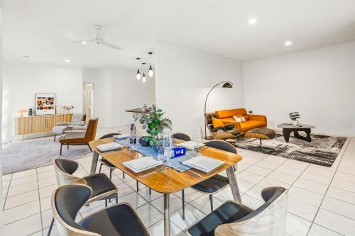 Luxe Casa North Lakes - Luxury 4BR Residence