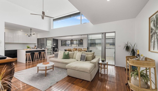 Luxe Jetty Apartment Walk to Beach, Restaurants