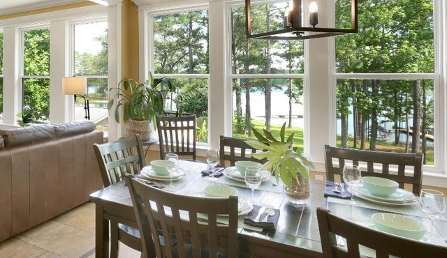 Luxury Lakefront Cottage, Clarks Hill Lake with deep water dock year round