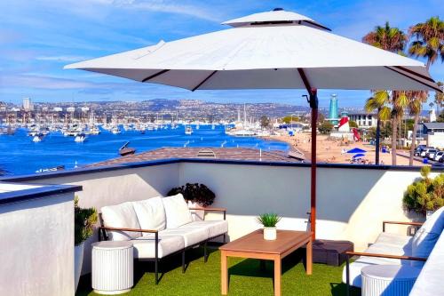 Luxury Ocean-View Rooftop | Steps to Beach | A/C