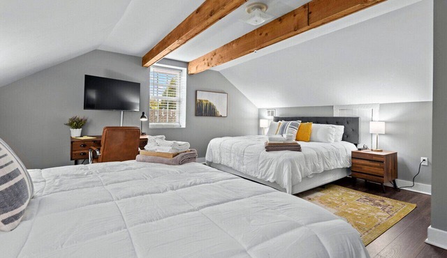 Main Street Living! 2 Bedroom Unit right On Main!