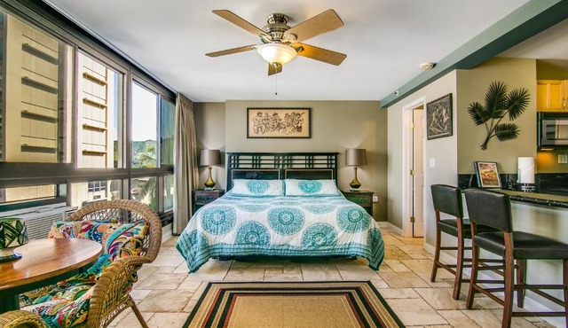 @ Marbella Lane Mountain View Studio, steps from Wakiki Beach