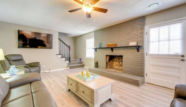 Memphis Vacation Rental - Walk to Graceland!