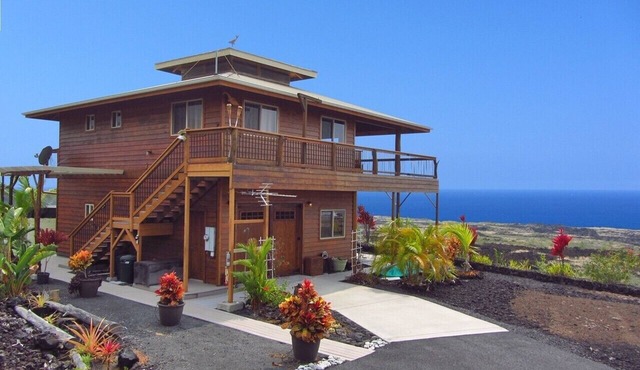 Milolii Whale House with Spectacular Ocean View!