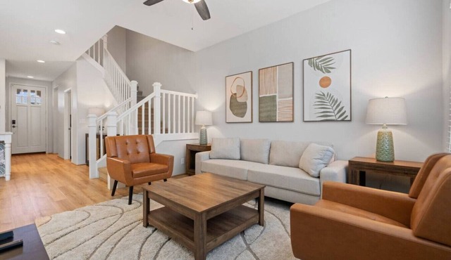 Modern Island Living AC, W/D, Garage, Workspace