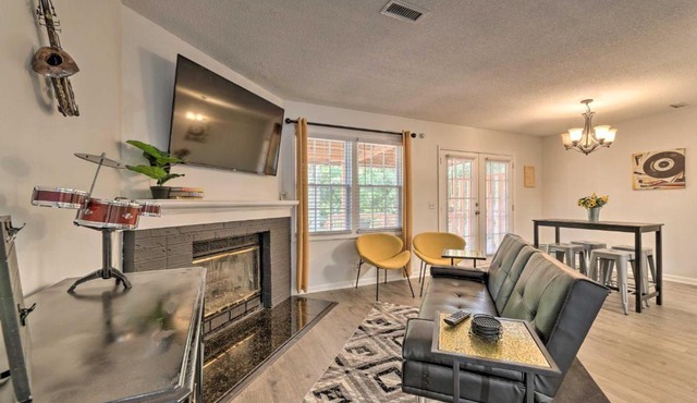 Modern Nashville Townhome: Large Yard & Deck!