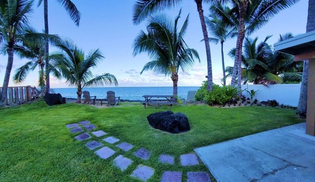 Modern Oceanfront North Shore House, w/AC & volleyball net, near Kualoa Ranch