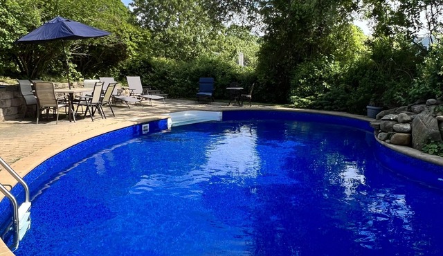 Montauk Panoramic- Luxury home with heated pool -game room- large deck