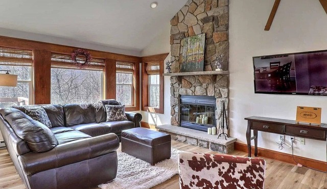 Mountain Escape next to Camelback Resort! Ideal for Families and Big Groups