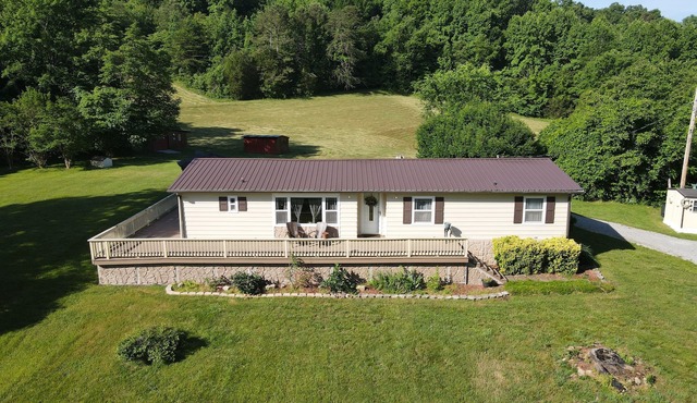 Mountain View! Close to Lake and trails