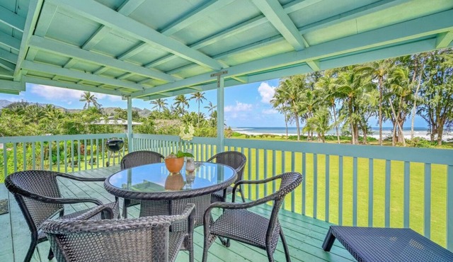 Na Hoku; upstairs oceanfront unit just steps to town and Hanalei Bay beach!