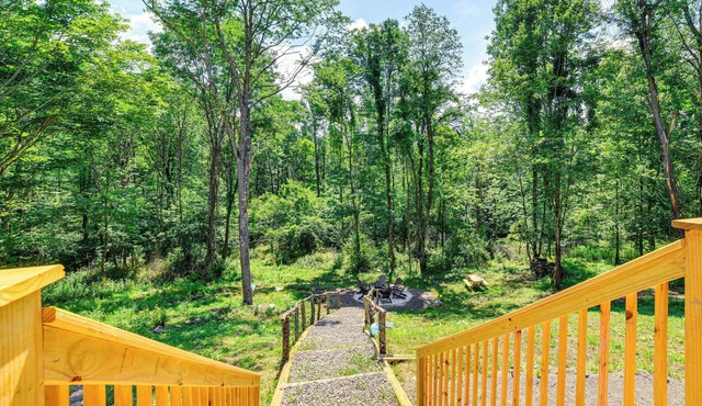 Nature Escape in Unadilla: Modern Home w/2 Decks