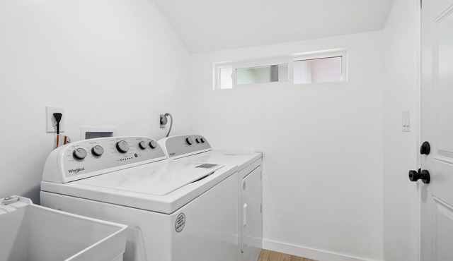 New Modern, Central Home - 3 bedrooms