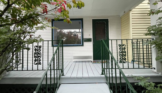 Newly renovated downstairs 3 bed apartment for working traveling professionals