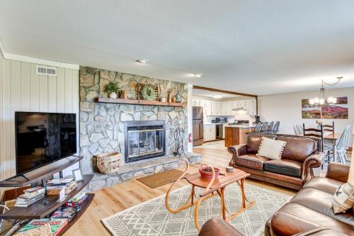 Newly Renovated Sky Valley Condo w/Mtn Views