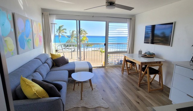 Ocean-Front Renovated Condo with Amazing sunset, WiFi, fitness room, pools, more
