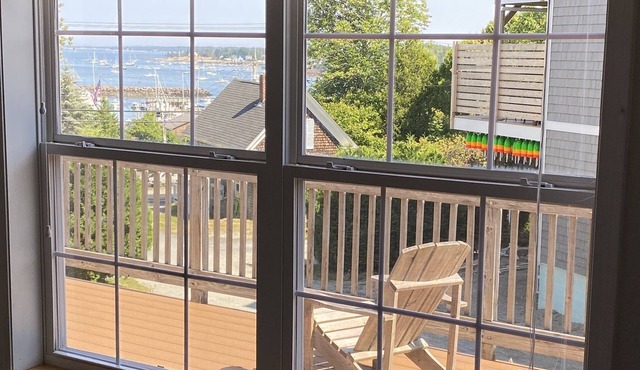 Ocean view 4 br, huge deck with grill, walk to town, pet friendly locally owned
