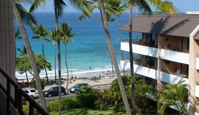 Ocean Views and only Steps from Magic Sands Beach!